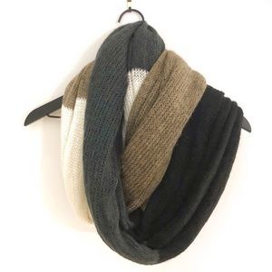 steve madden color-blocked knit blanket scarf in black, grey, tan, & off white